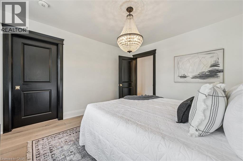 












87 UNIVERSITY Avenue W

,
Guelph,




Ontario
N1G1P1

