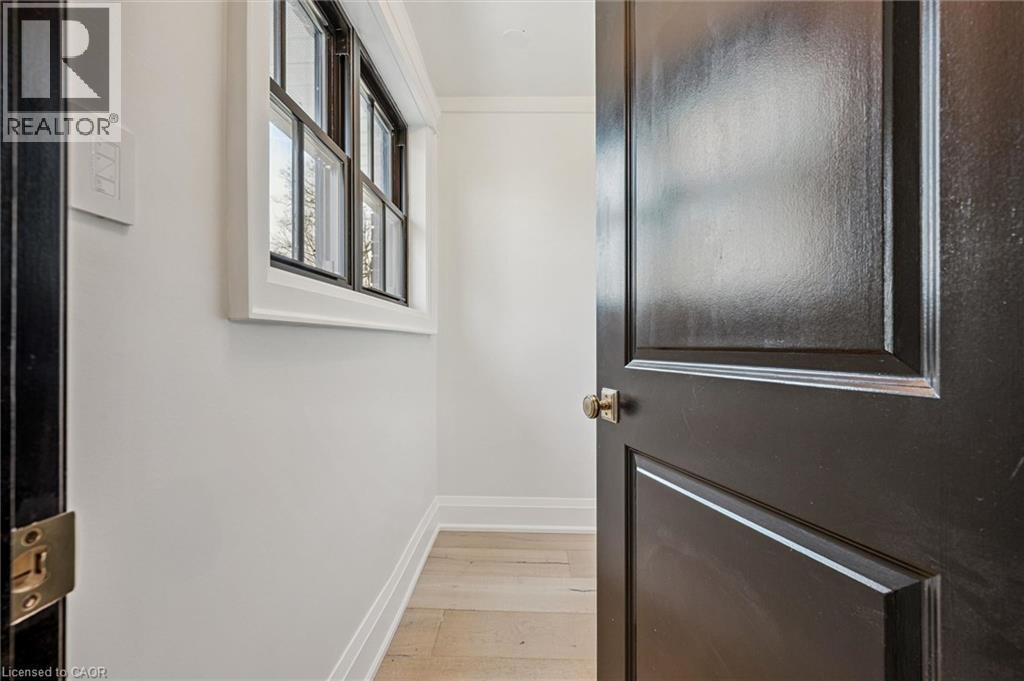 












87 UNIVERSITY Avenue W

,
Guelph,




Ontario
N1G1P1

