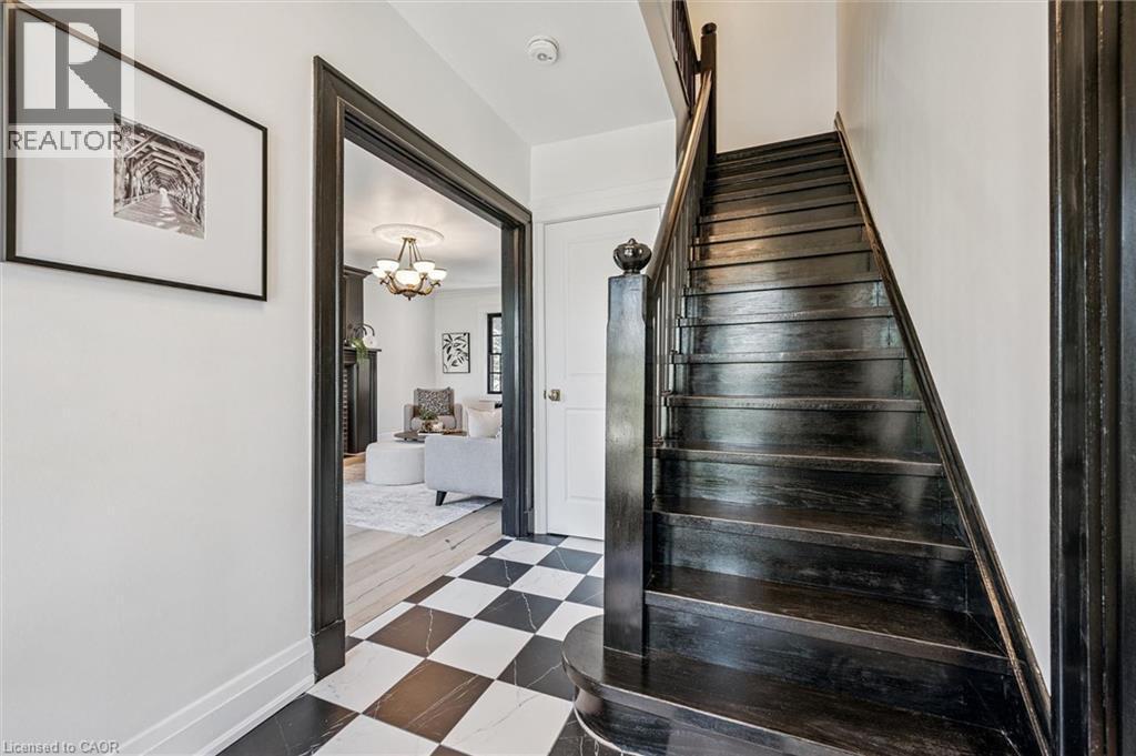 












87 UNIVERSITY Avenue W

,
Guelph,




Ontario
N1G1P1

