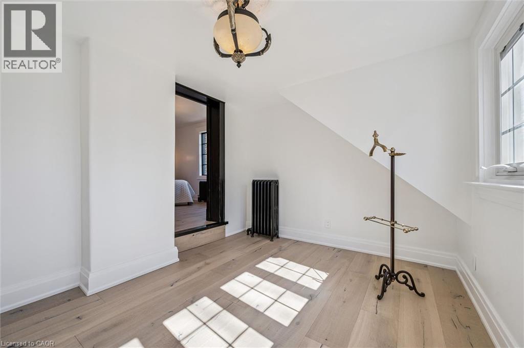 












87 UNIVERSITY Avenue W

,
Guelph,




Ontario
N1G1P1

