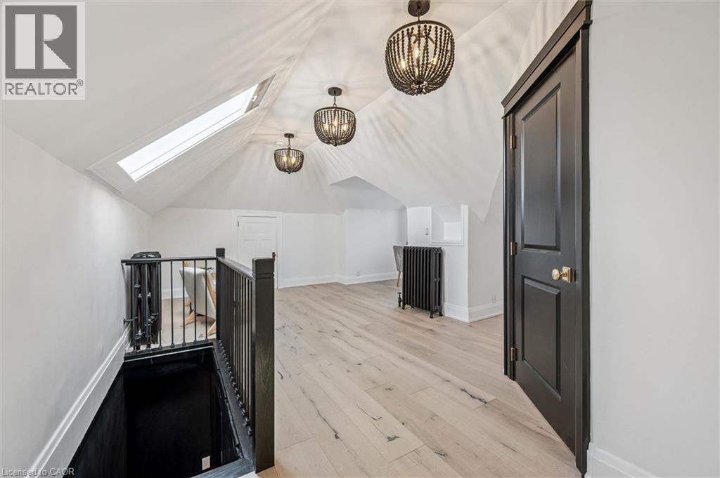 












87 UNIVERSITY Avenue W

,
Guelph,




Ontario
N1G1P1

