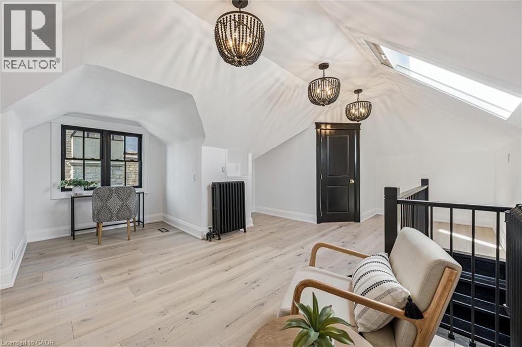 












87 UNIVERSITY Avenue W

,
Guelph,




Ontario
N1G1P1

