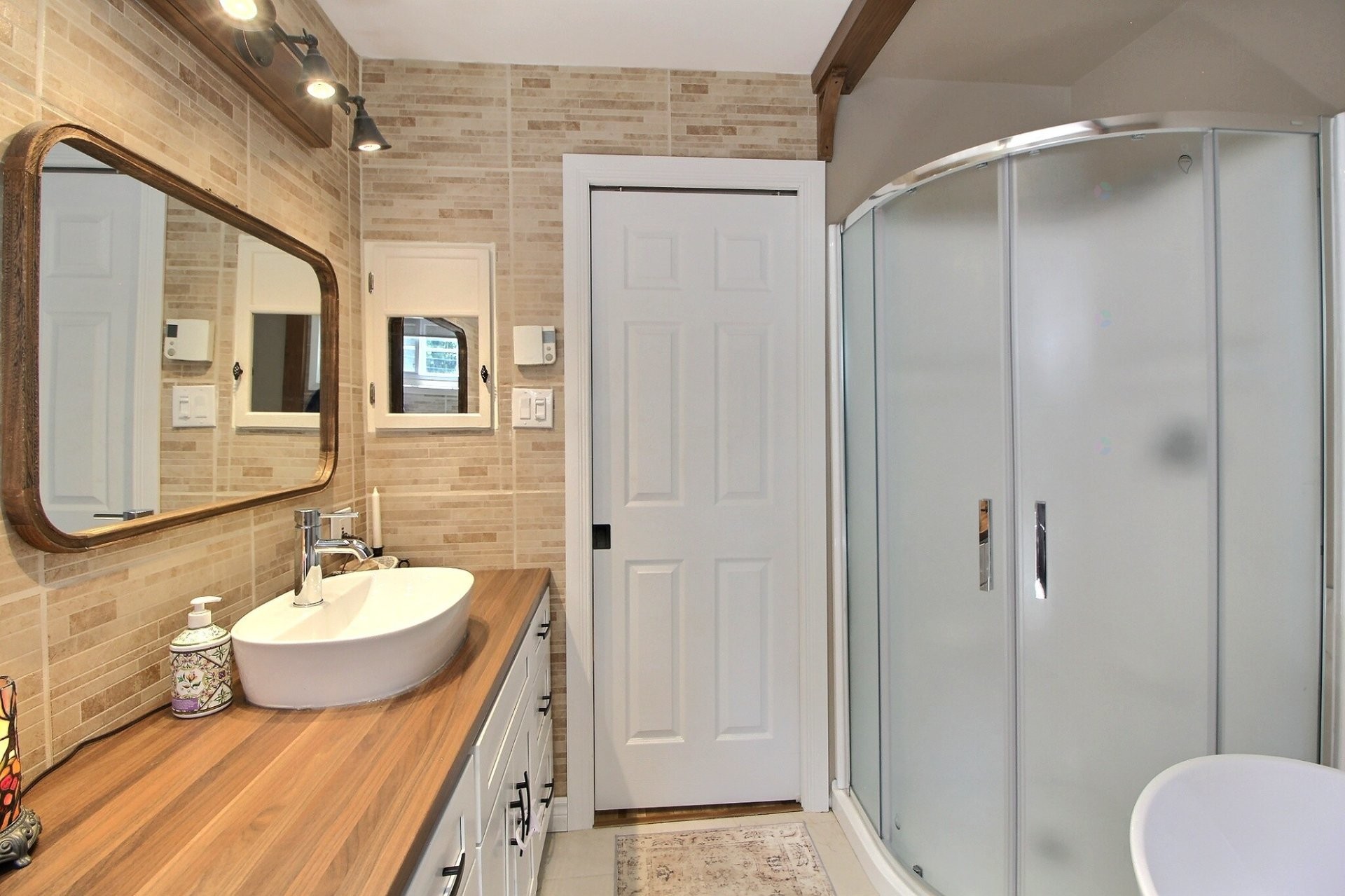 









2090


Av. du Capitaine-Veilleux

,
Shawinigan,




QC
G9P1A4

