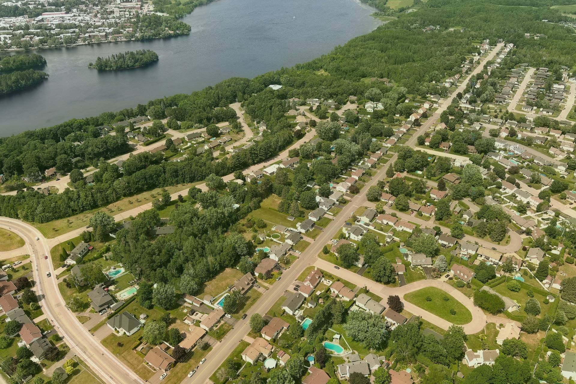 









2090


Av. du Capitaine-Veilleux

,
Shawinigan,




QC
G9P1A4

