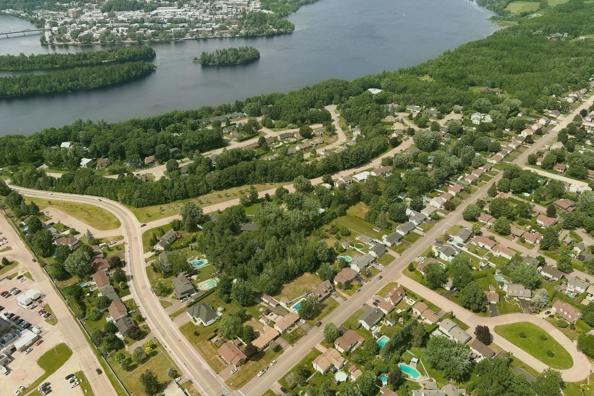 









2090


Av. du Capitaine-Veilleux

,
Shawinigan,




QC
G9P1A4

