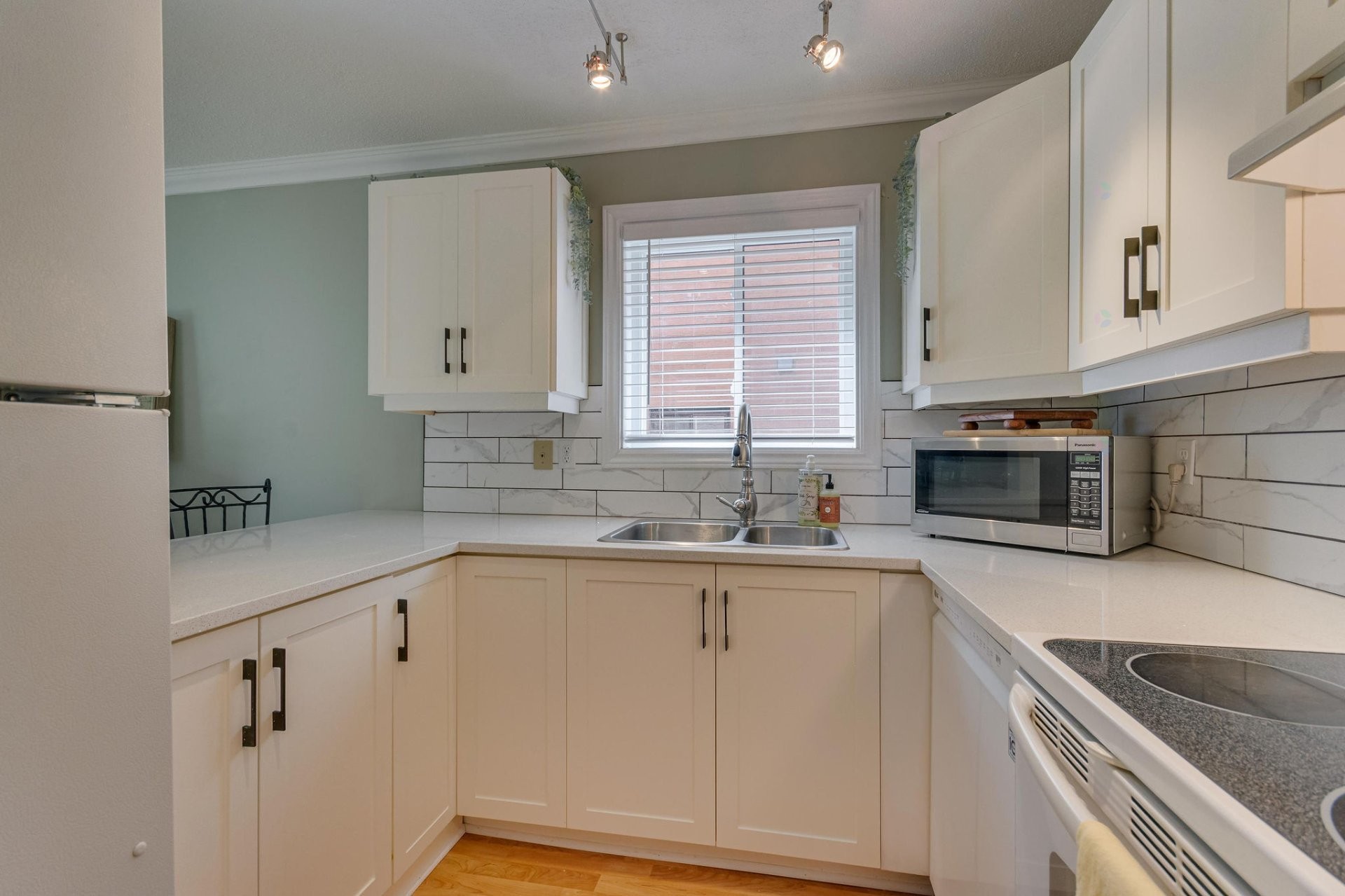









26


Rue de Deauville

, 1,
Gatineau (Hull),




QC
J8Z3C1

