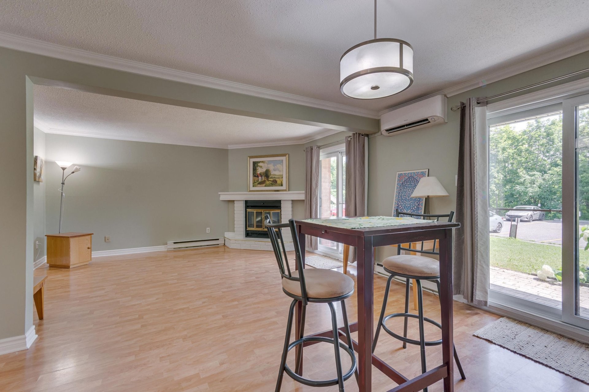 









26


Rue de Deauville

, 1,
Gatineau (Hull),




QC
J8Z3C1

