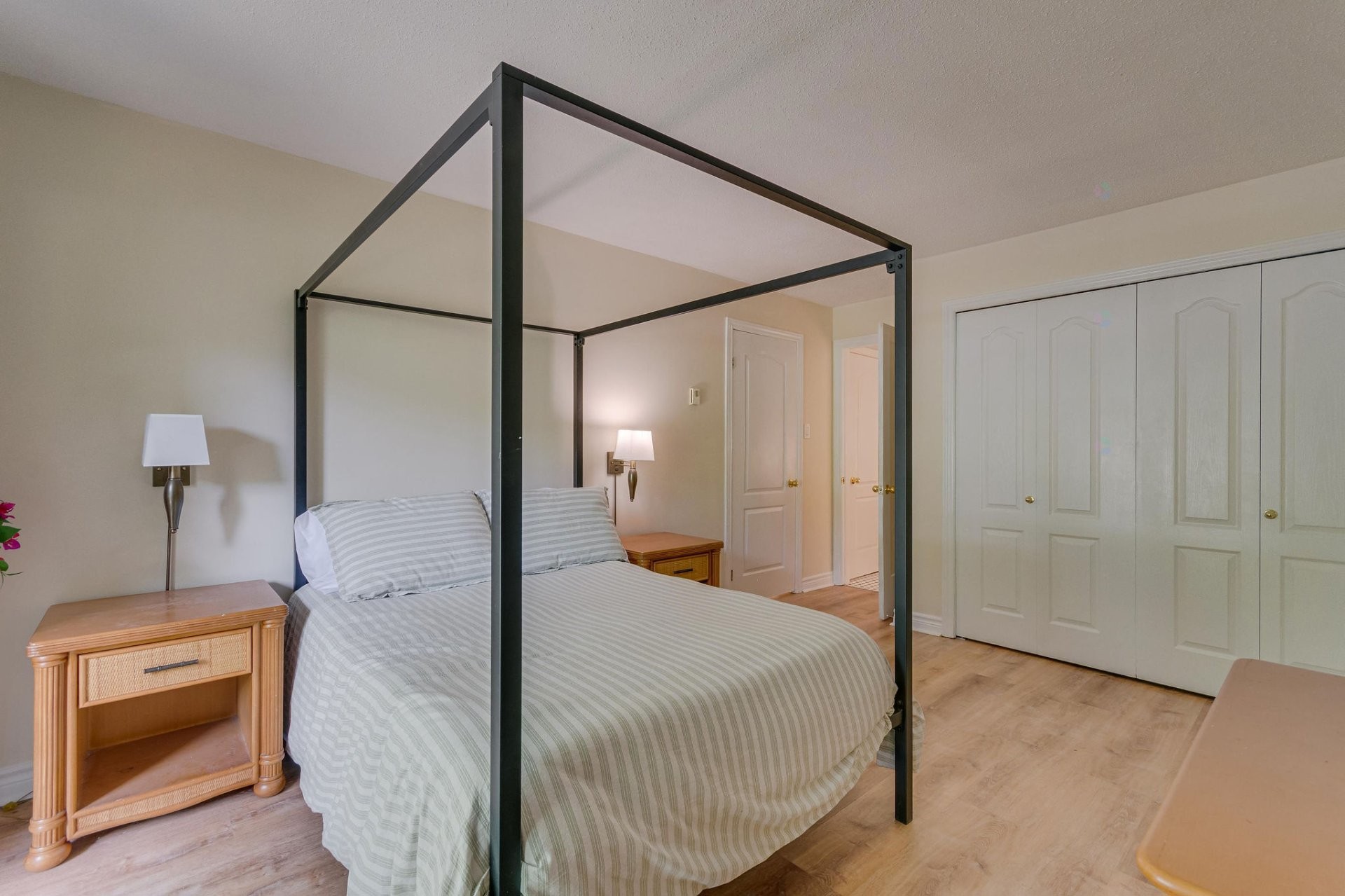 









26


Rue de Deauville

, 1,
Gatineau (Hull),




QC
J8Z3C1

