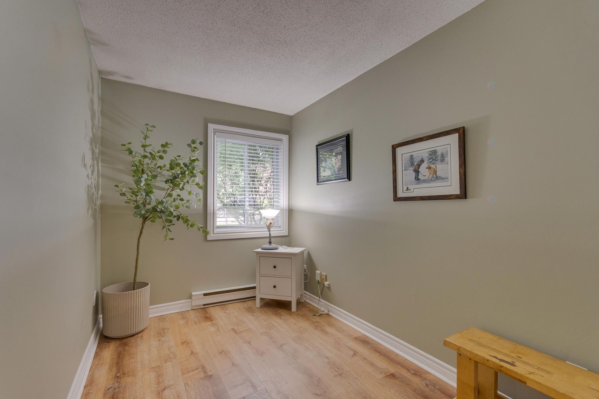 









26


Rue de Deauville

, 1,
Gatineau (Hull),




QC
J8Z3C1


