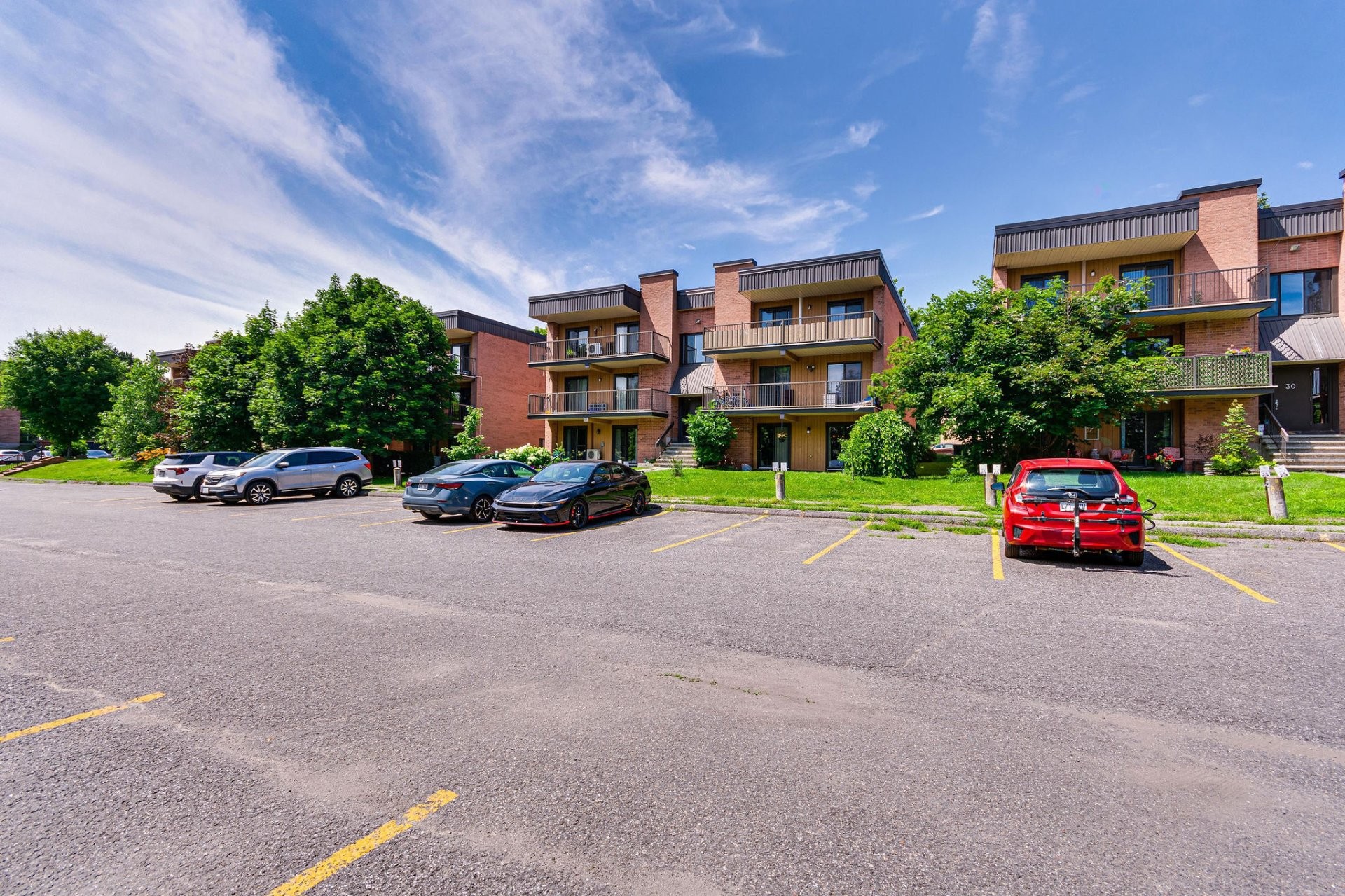 









26


Rue de Deauville

, 1,
Gatineau (Hull),




QC
J8Z3C1

