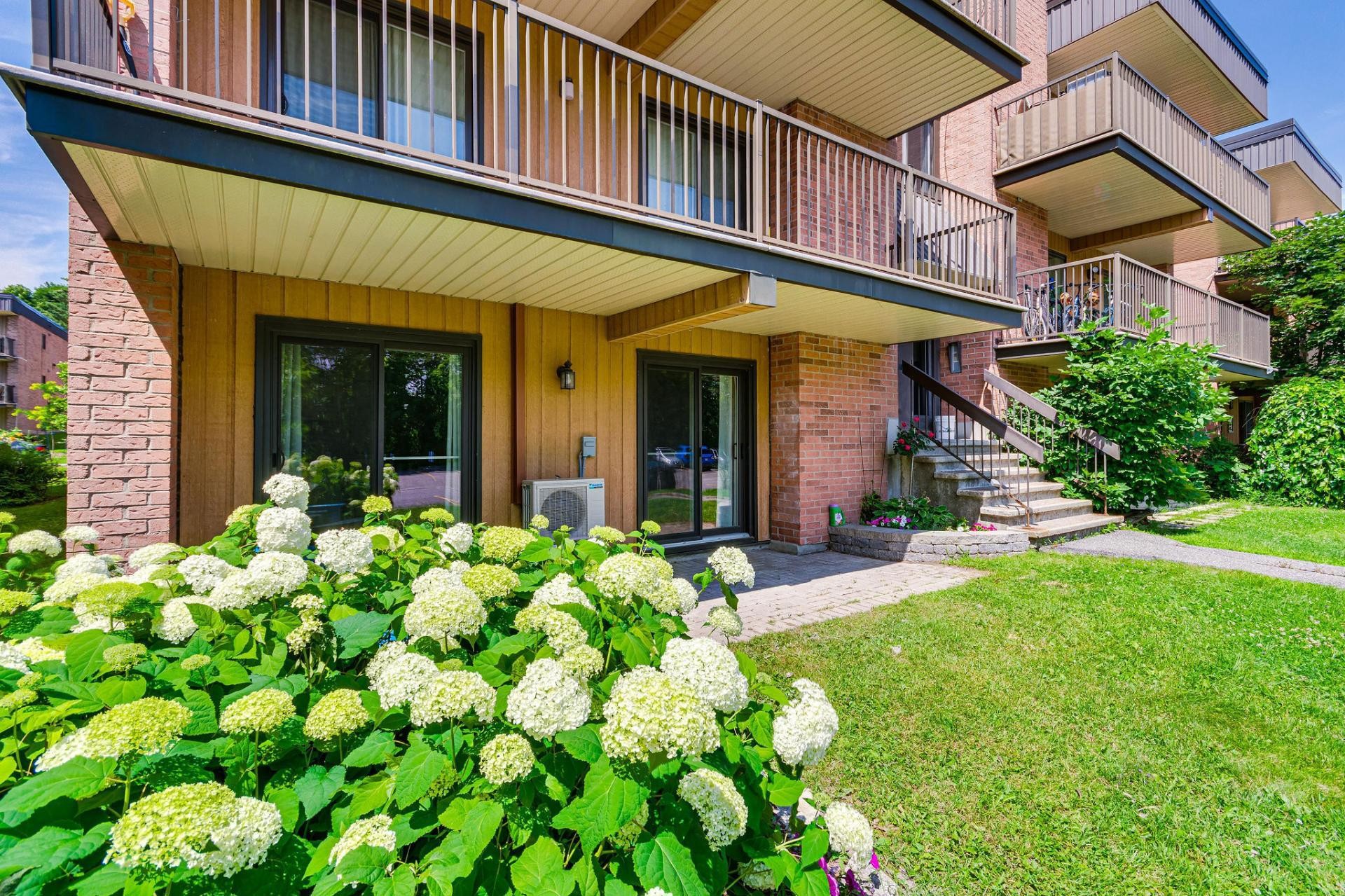 









26


Rue de Deauville

, 1,
Gatineau (Hull),




QC
J8Z3C1

