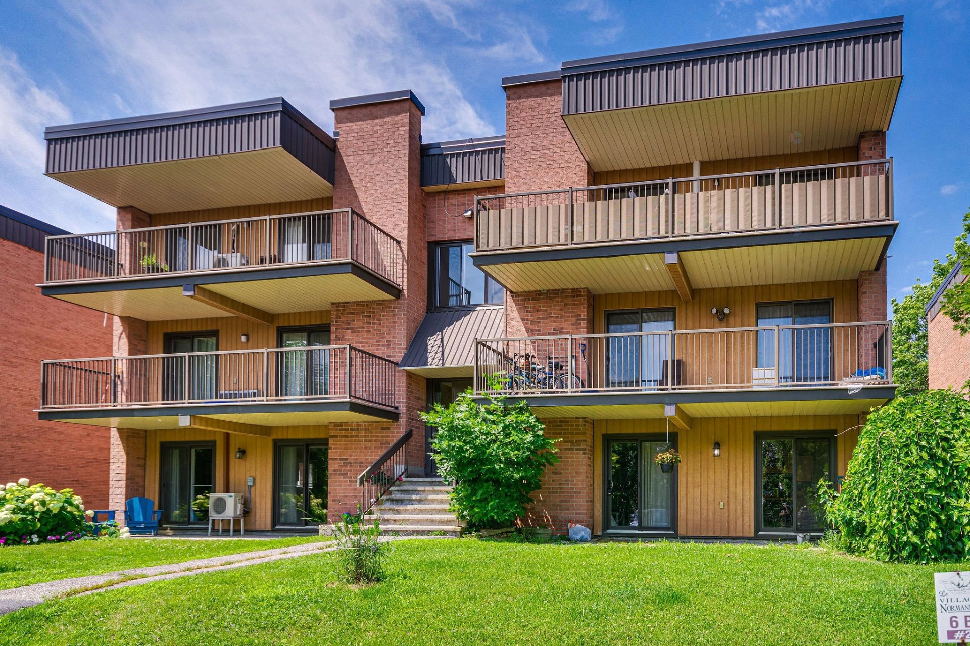









26


Rue de Deauville

, 1,
Gatineau (Hull),




QC
J8Z3C1

