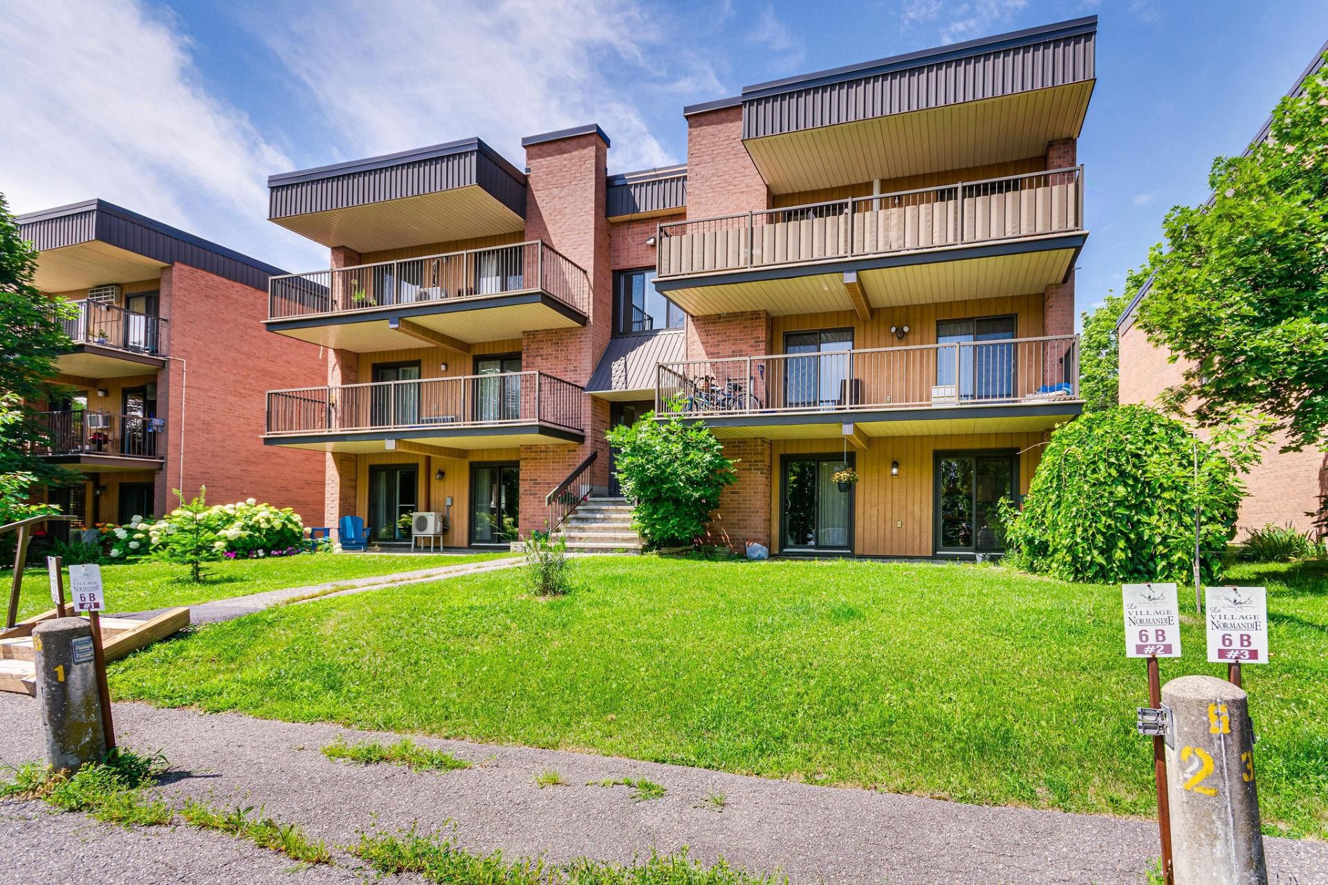 









26


Rue de Deauville

, 1,
Gatineau (Hull),




QC
J8Z3C1

