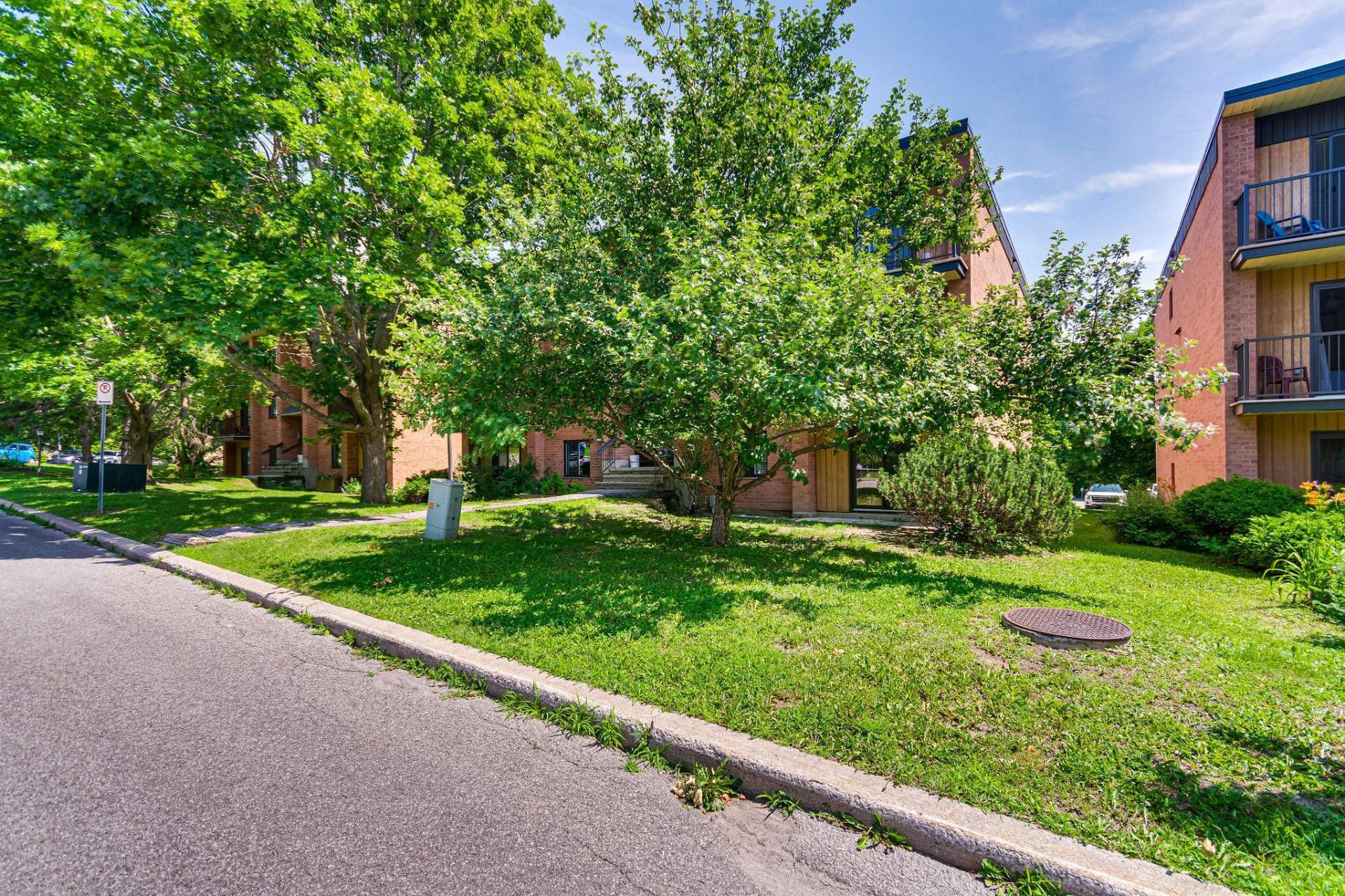 









26


Rue de Deauville

, 1,
Gatineau (Hull),




QC
J8Z3C1


