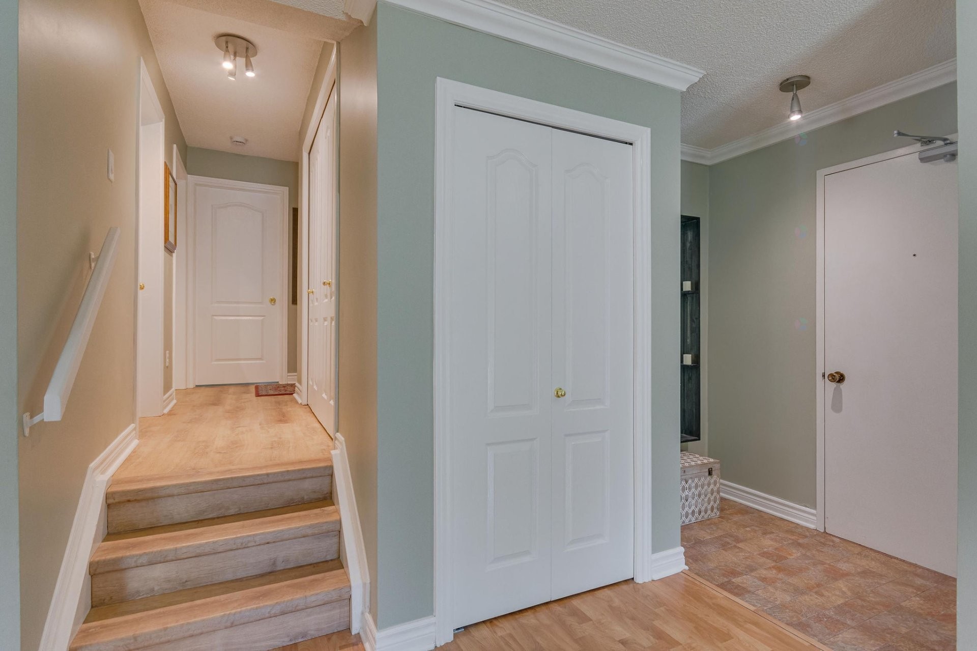 









26


Rue de Deauville

, 1,
Gatineau (Hull),




QC
J8Z3C1

