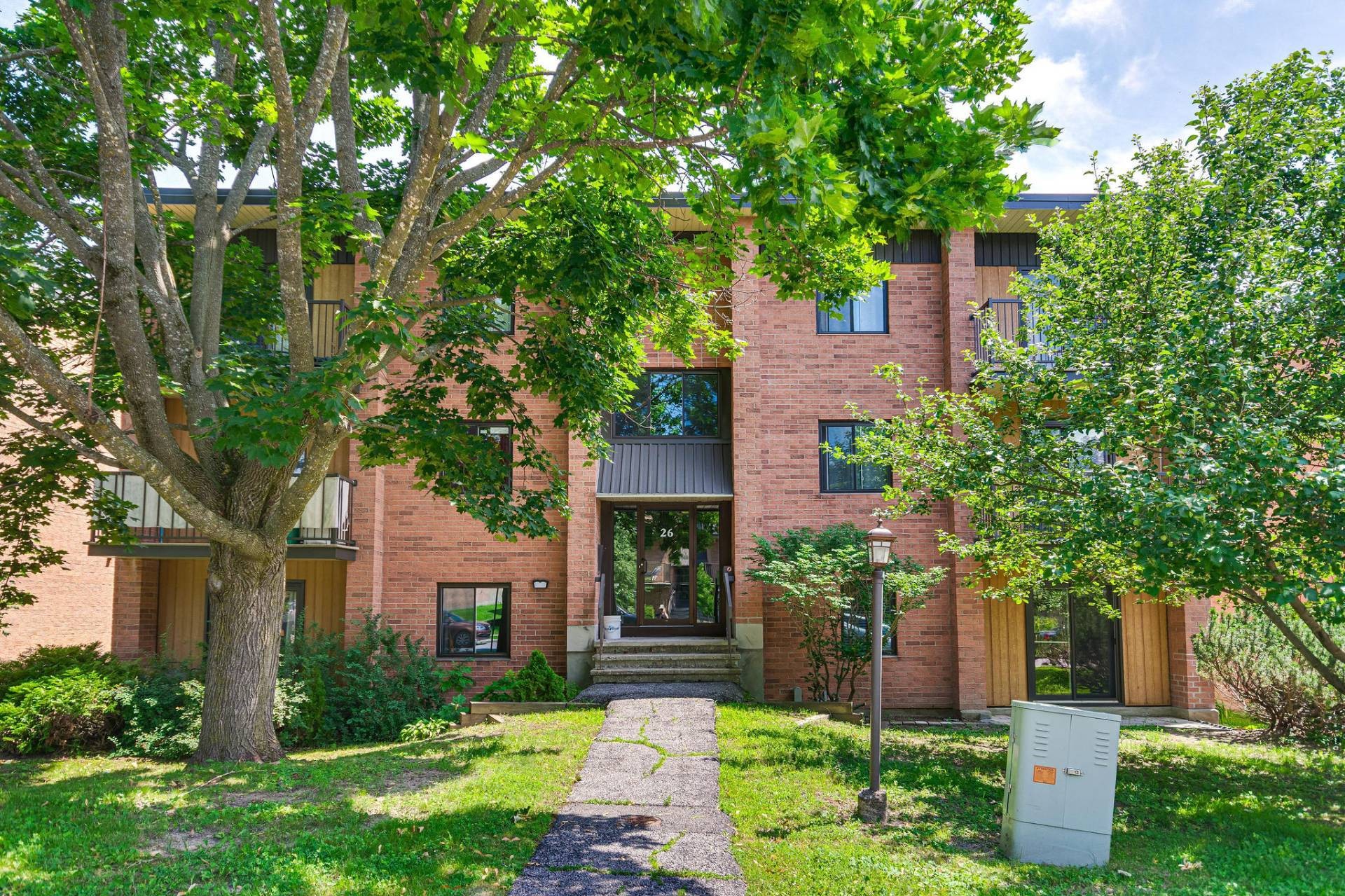 









26


Rue de Deauville

, 1,
Gatineau (Hull),




QC
J8Z3C1

