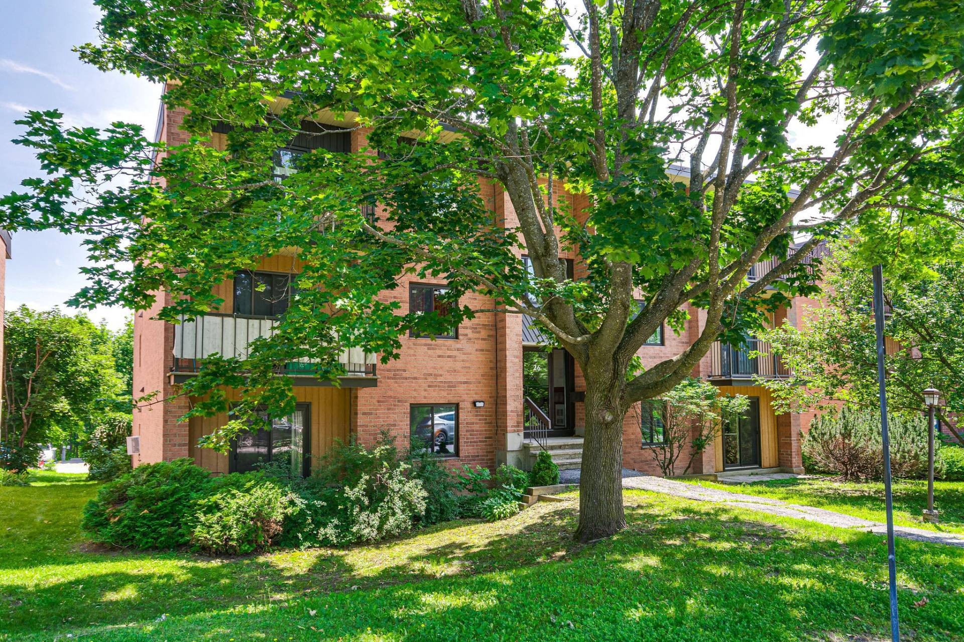 









26


Rue de Deauville

, 1,
Gatineau (Hull),




QC
J8Z3C1

