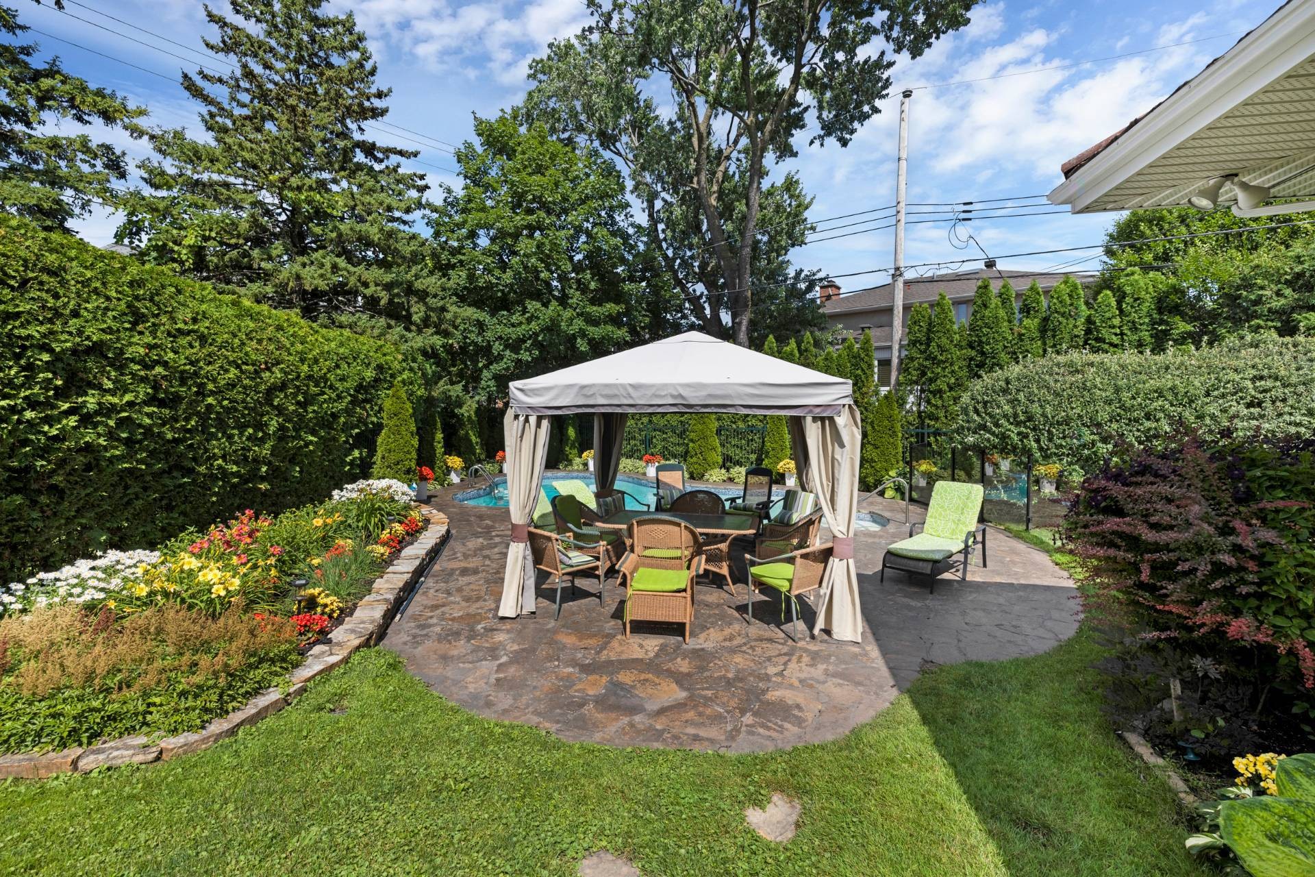 









2226


Crois. Ainsley

,
Mont-Royal,




QC
H3P2S7

