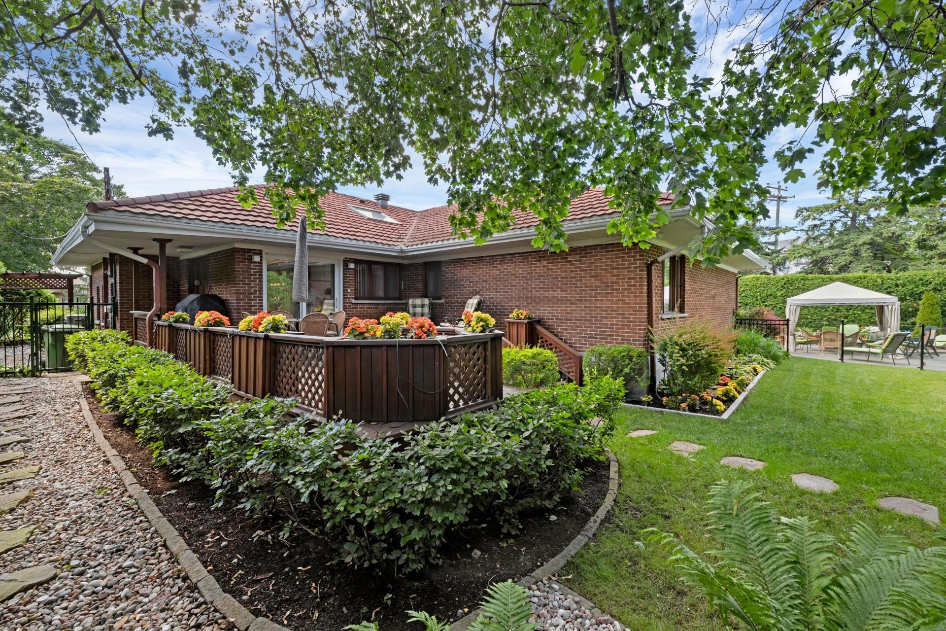 









2226


Crois. Ainsley

,
Mont-Royal,




QC
H3P2S7

