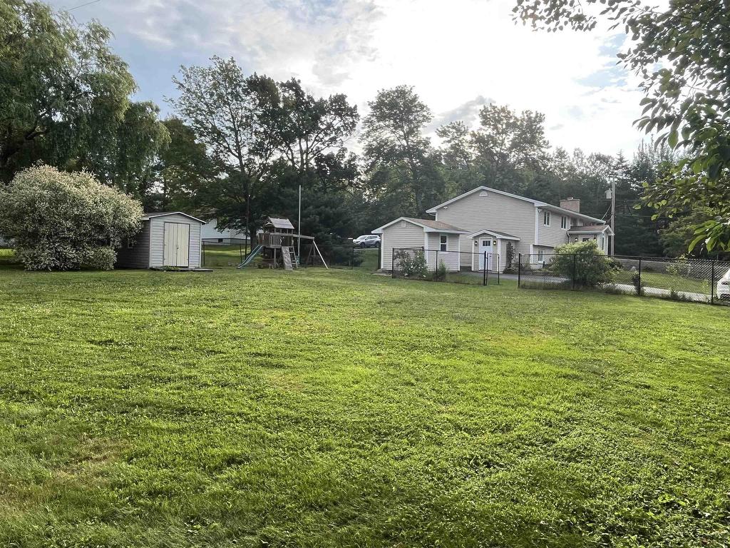 












1 Brook Street

,
Fletchers Lake,




NS
B2T 1A5

