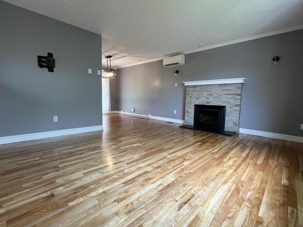 












1 Brook Street

,
Fletchers Lake,




NS
B2T 1A5

