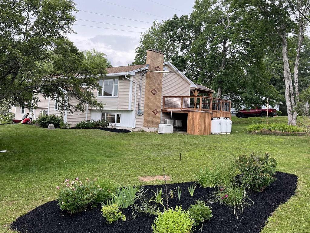 












1 Brook Street

,
Fletchers Lake,




NS
B2T 1A5

