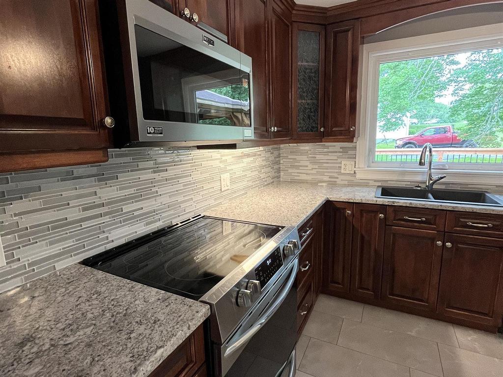












1 Brook Street

,
Fletchers Lake,




NS
B2T 1A5

