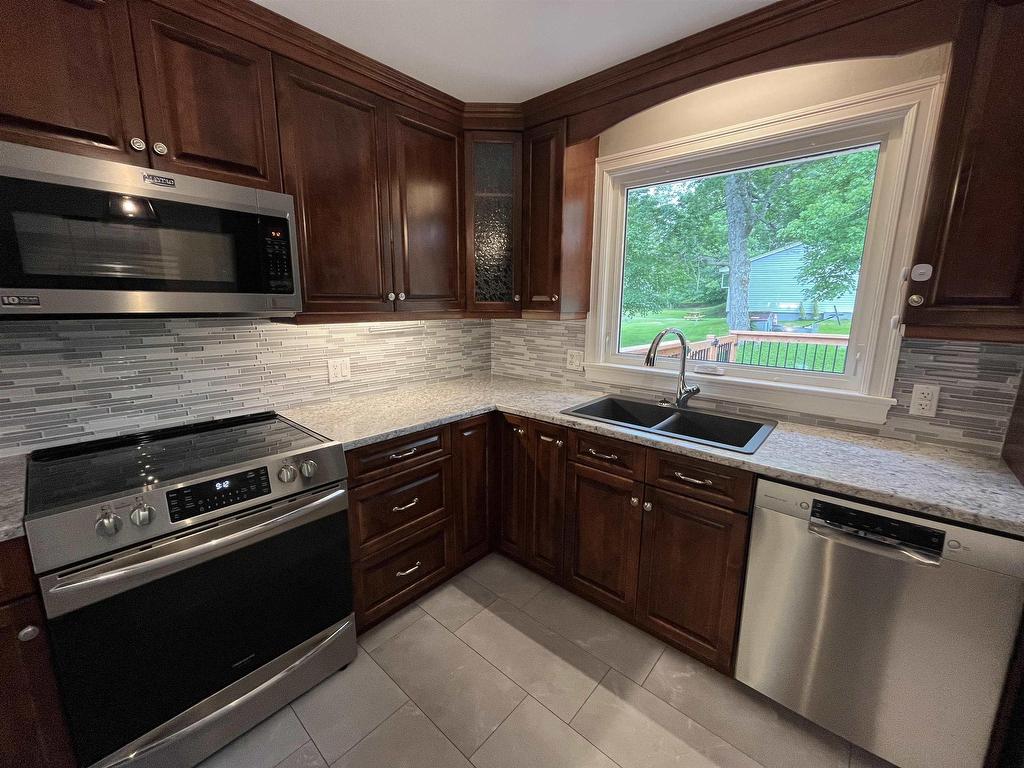 












1 Brook Street

,
Fletchers Lake,




NS
B2T 1A5

