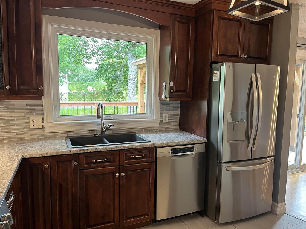 












1 Brook Street

,
Fletchers Lake,




NS
B2T 1A5

