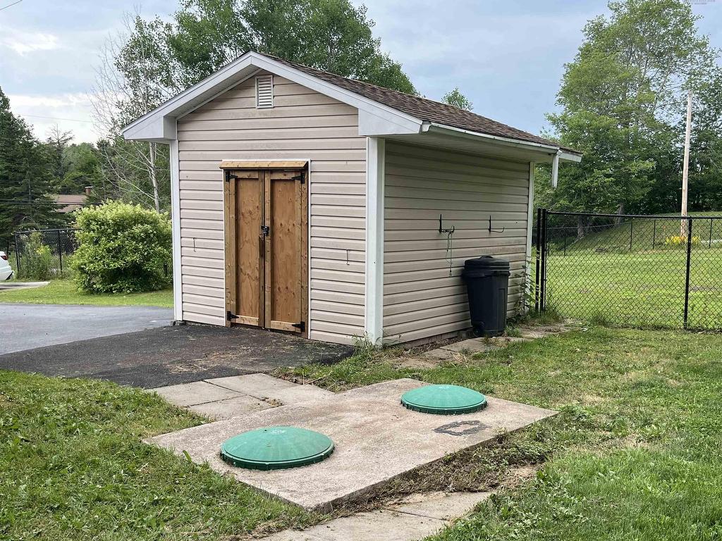 












1 Brook Street

,
Fletchers Lake,




NS
B2T 1A5

