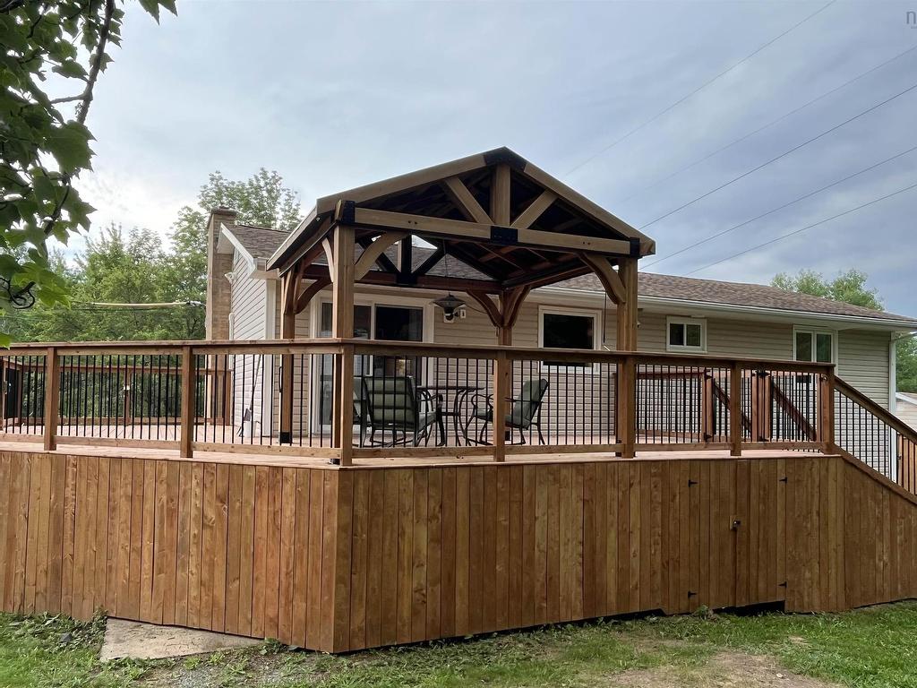 












1 Brook Street

,
Fletchers Lake,




NS
B2T 1A5

