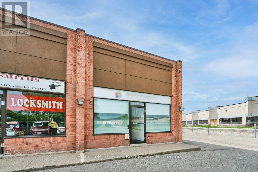 












1 - 676 MONARCH AVENUE

,
Ajax (South West),




Ontario
L1S4S2

