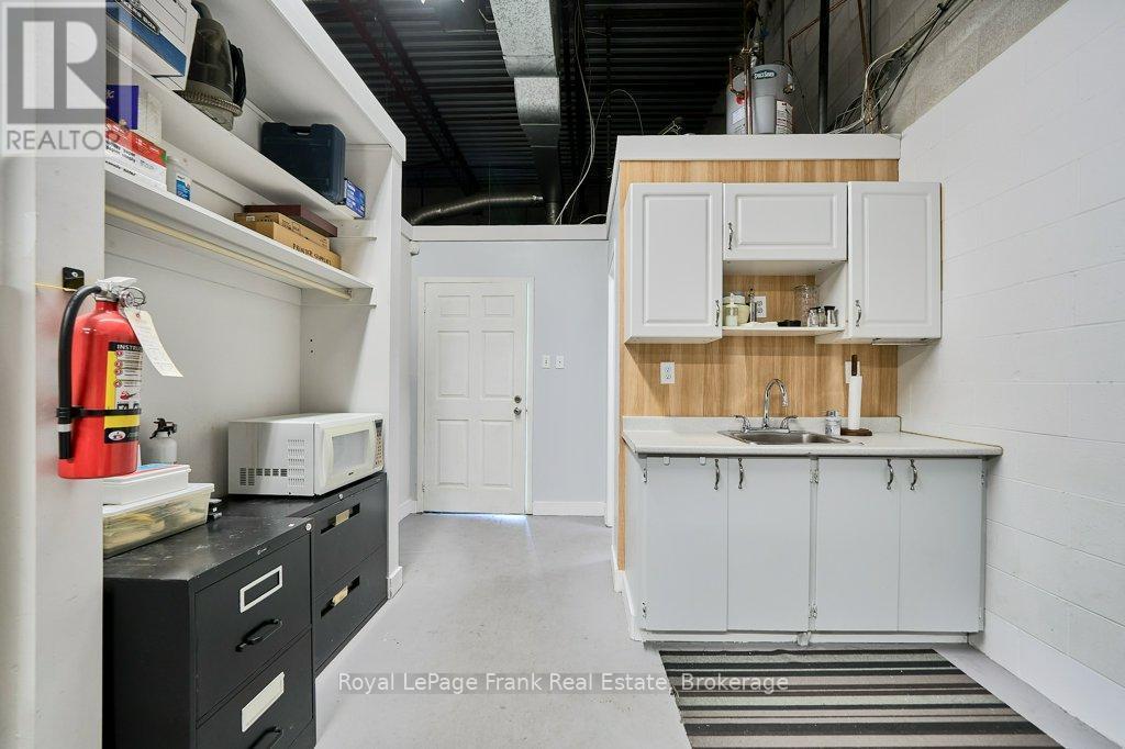 












1 - 676 MONARCH AVENUE

,
Ajax (South West),




Ontario
L1S4S2


