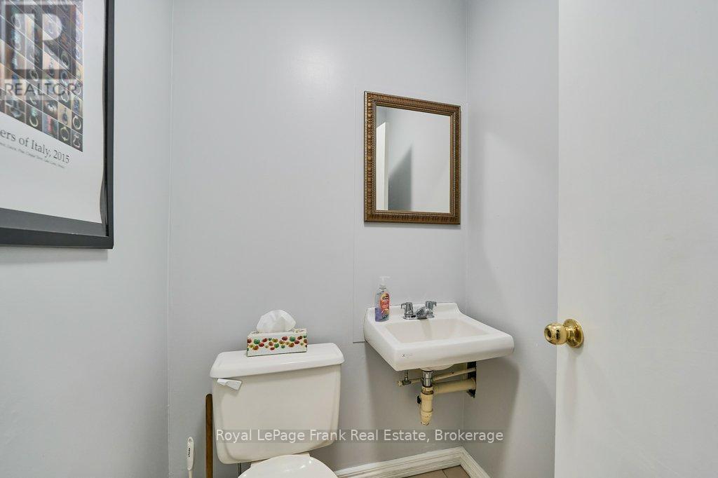 












1 - 676 MONARCH AVENUE

,
Ajax (South West),




Ontario
L1S4S2

