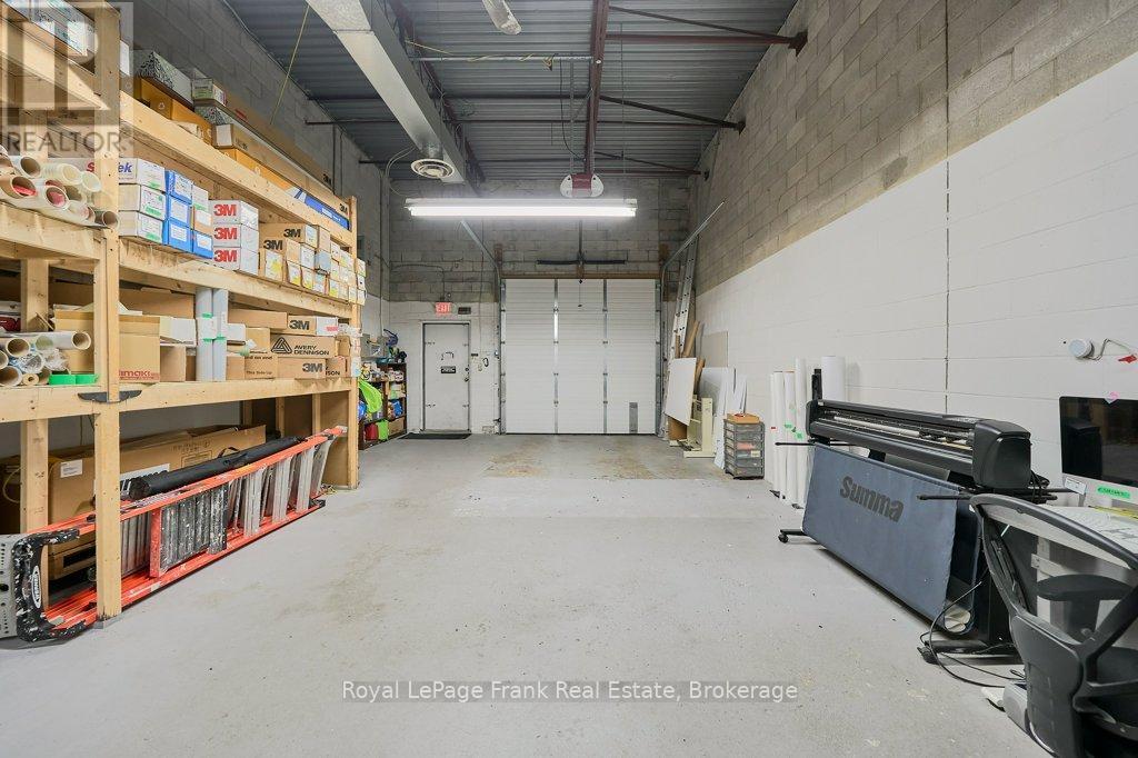 












1 - 676 MONARCH AVENUE

,
Ajax (South West),




Ontario
L1S4S2

