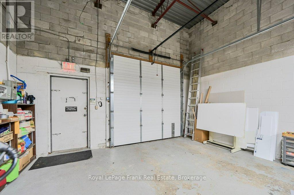 












1 - 676 MONARCH AVENUE

,
Ajax (South West),




Ontario
L1S4S2

