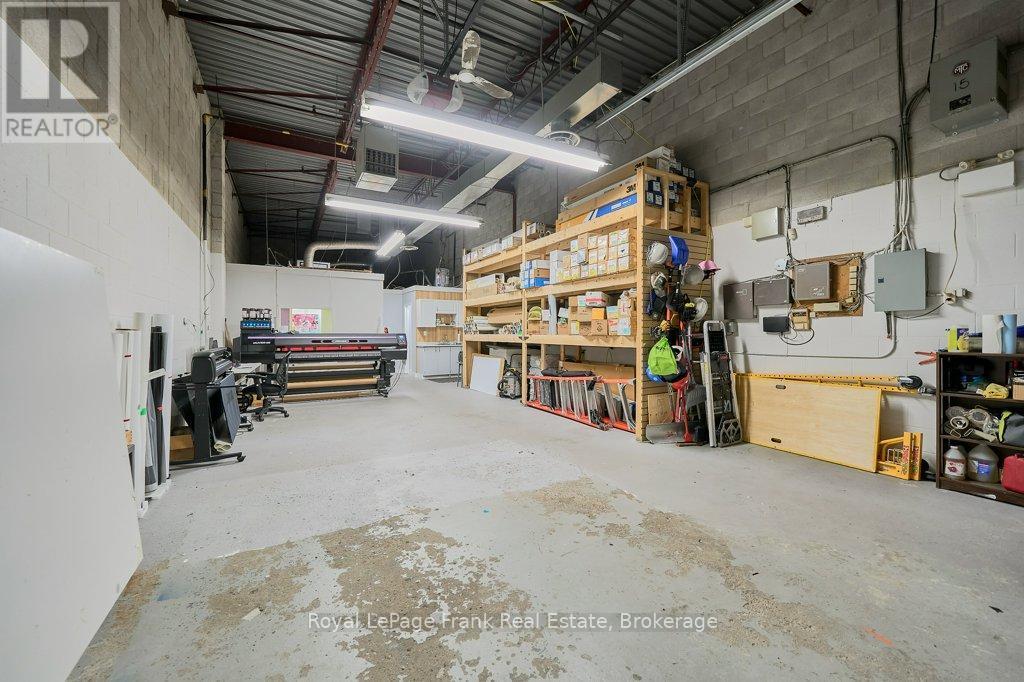 












1 - 676 MONARCH AVENUE

,
Ajax (South West),




Ontario
L1S4S2

