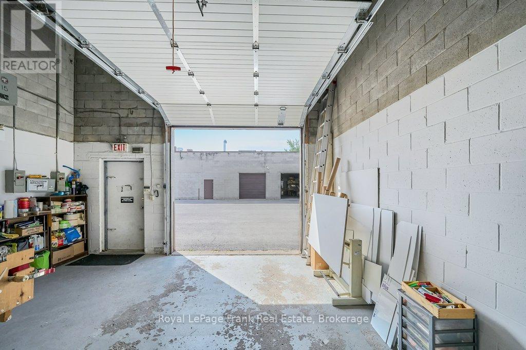 












1 - 676 MONARCH AVENUE

,
Ajax (South West),




Ontario
L1S4S2

