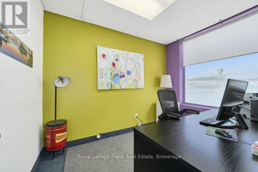 












1 - 676 MONARCH AVENUE

,
Ajax (South West),




Ontario
L1S4S2

