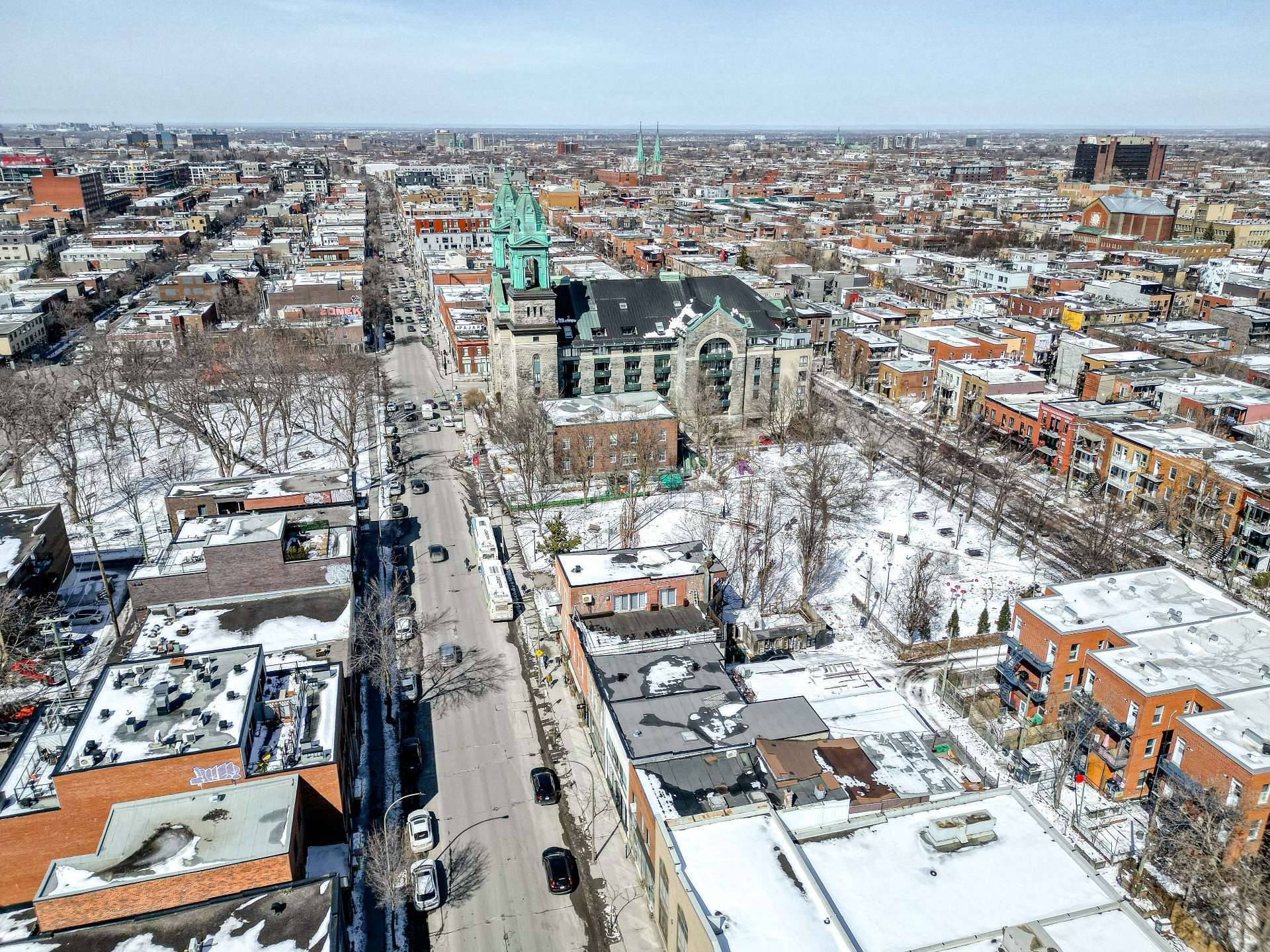 









6607

 - 6609


Boul. St-Laurent

,
Montréal (Rosemont/La Petite-Patrie),




QC
H2S3C5

