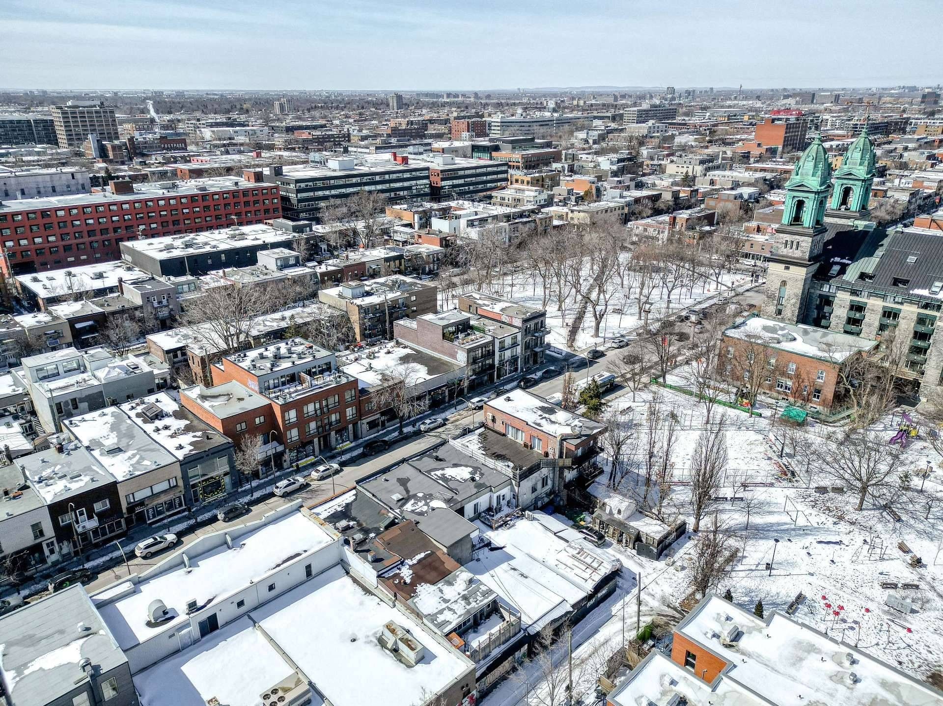 









6607

 - 6609


Boul. St-Laurent

,
Montréal (Rosemont/La Petite-Patrie),




QC
H2S3C5


