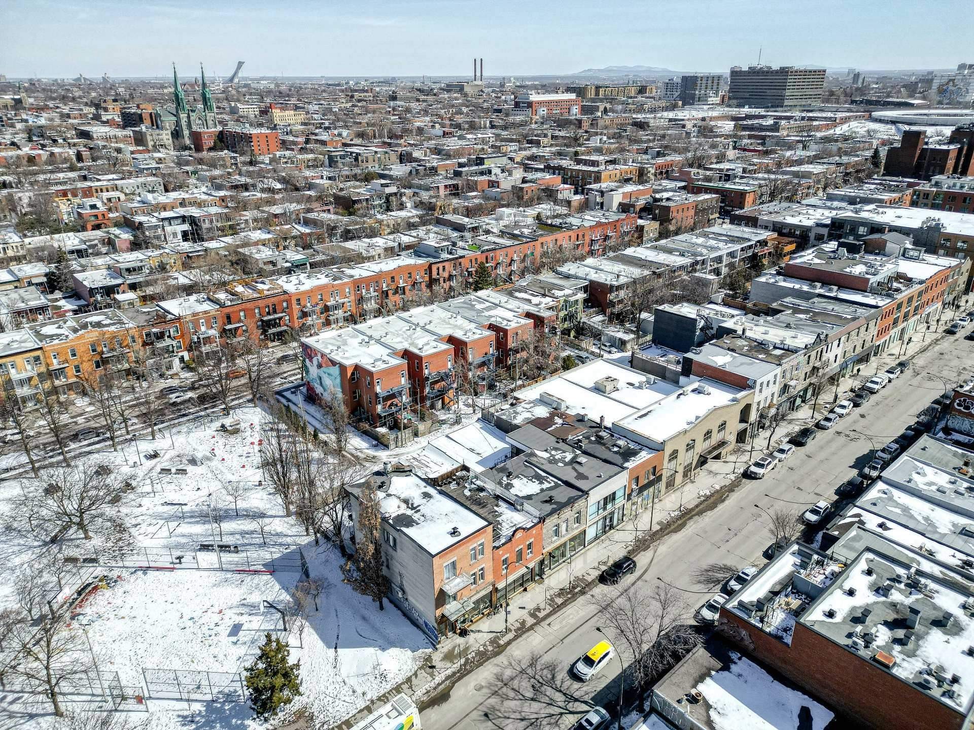 









6607

 - 6609


Boul. St-Laurent

,
Montréal (Rosemont/La Petite-Patrie),




QC
H2S3C5

