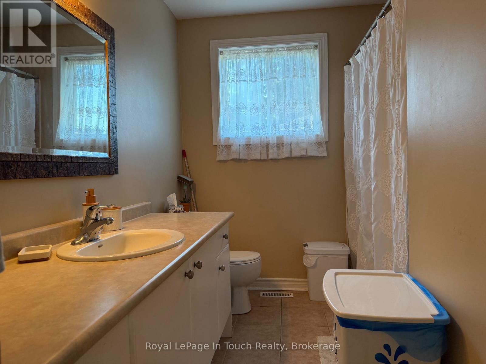 












384 KELLER DRIVE

,
Midland,




Ontario
L4R0A7

