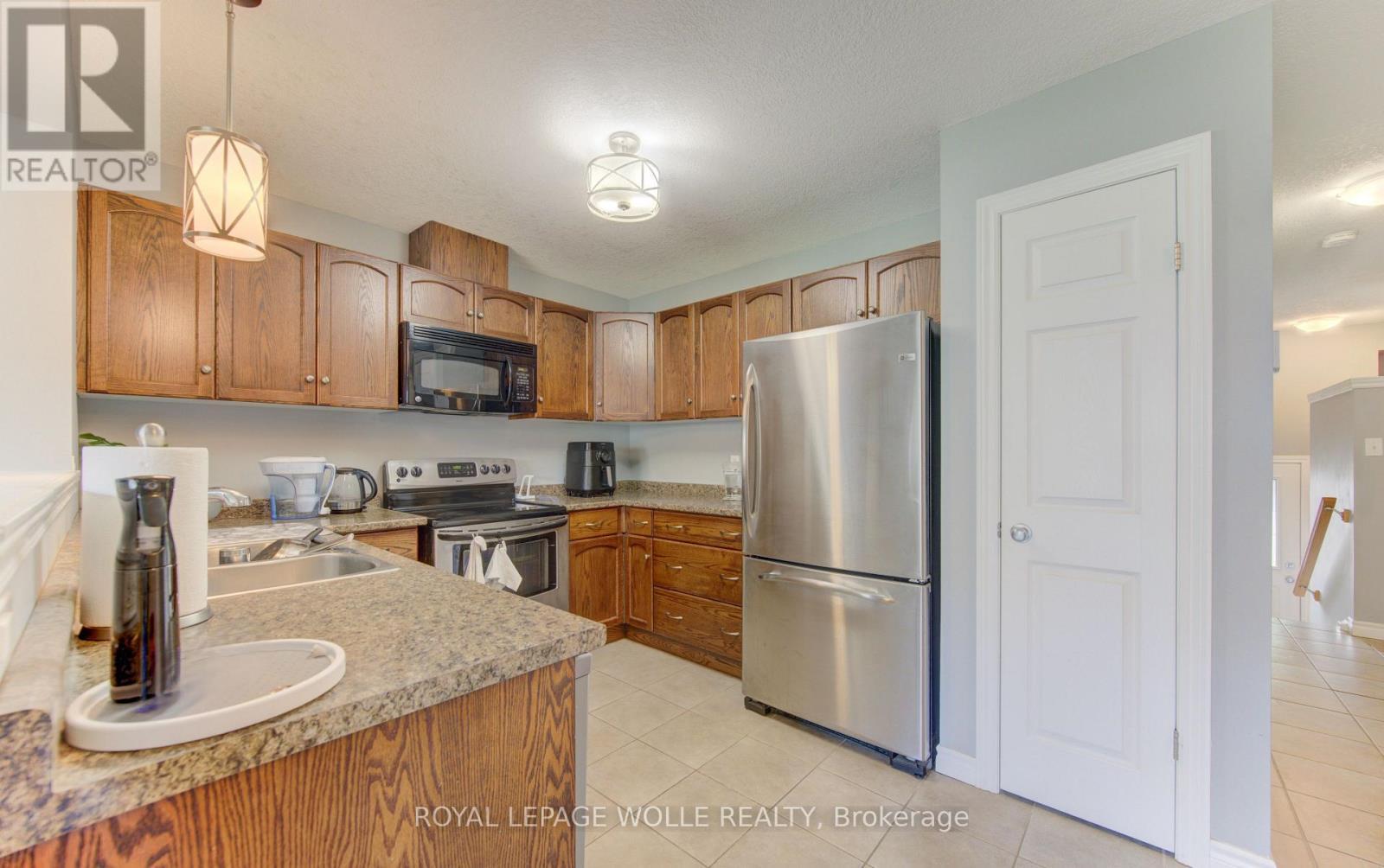 












6 EDWARDS STREET

,
Guelph,




Ontario
N1E0B2

