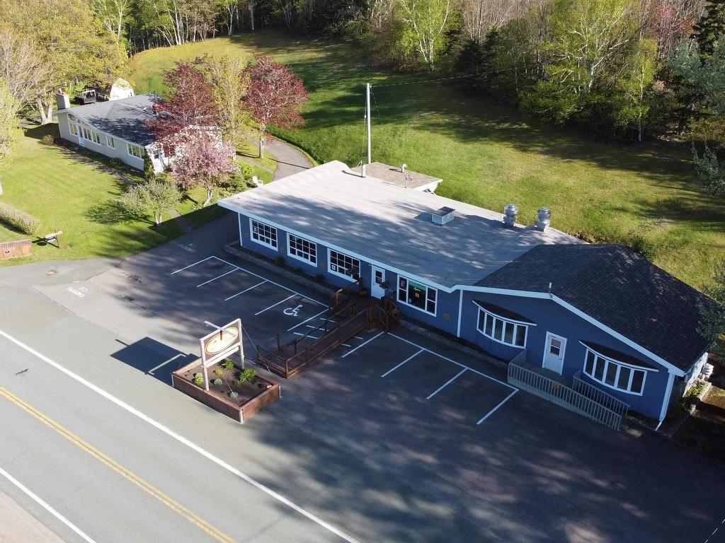 












16537 Cabot Trail Road

,
Chéticamp,




NS
B0E 1H0

