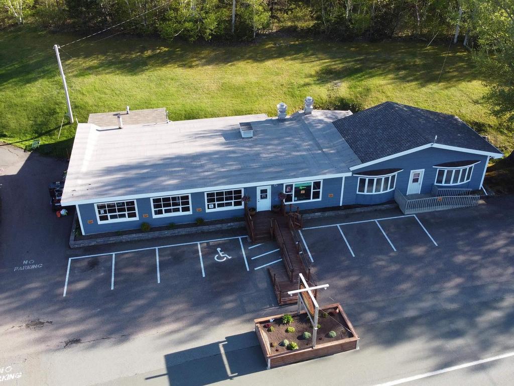 












16537 Cabot Trail Road

,
Chéticamp,




NS
B0E 1H0

