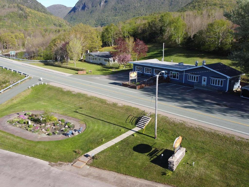 












16537 Cabot Trail Road

,
Chéticamp,




NS
B0E 1H0

