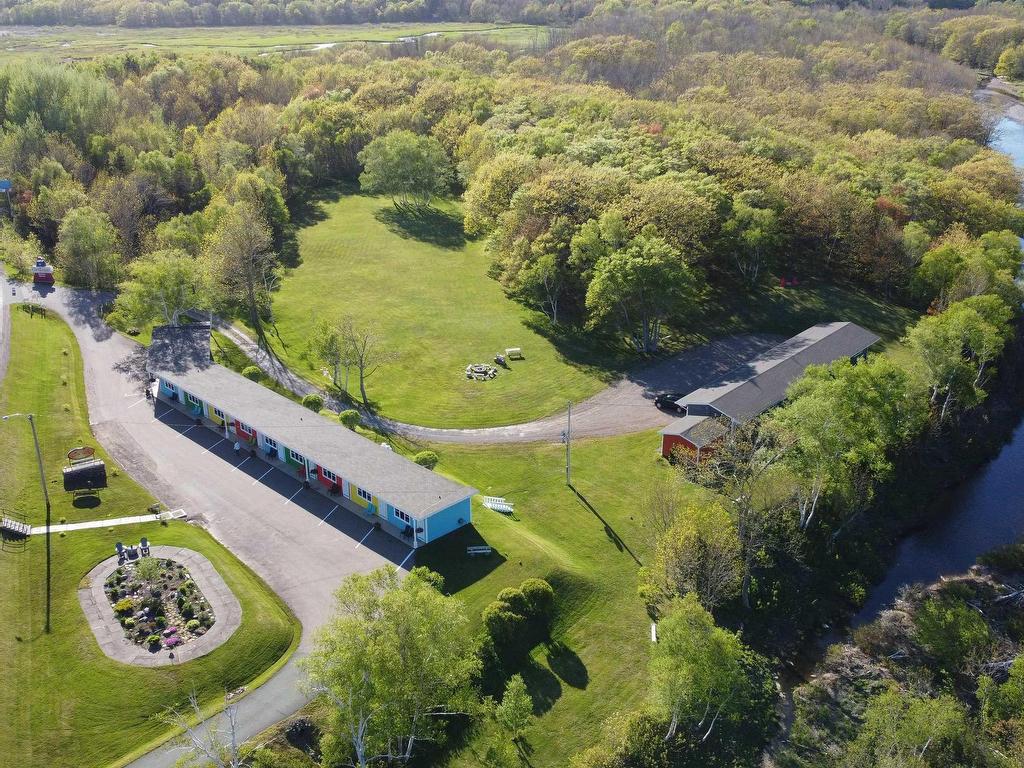 












16537 Cabot Trail Road

,
Chéticamp,




NS
B0E 1H0

