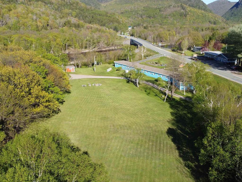 












16537 Cabot Trail Road

,
Chéticamp,




NS
B0E 1H0

