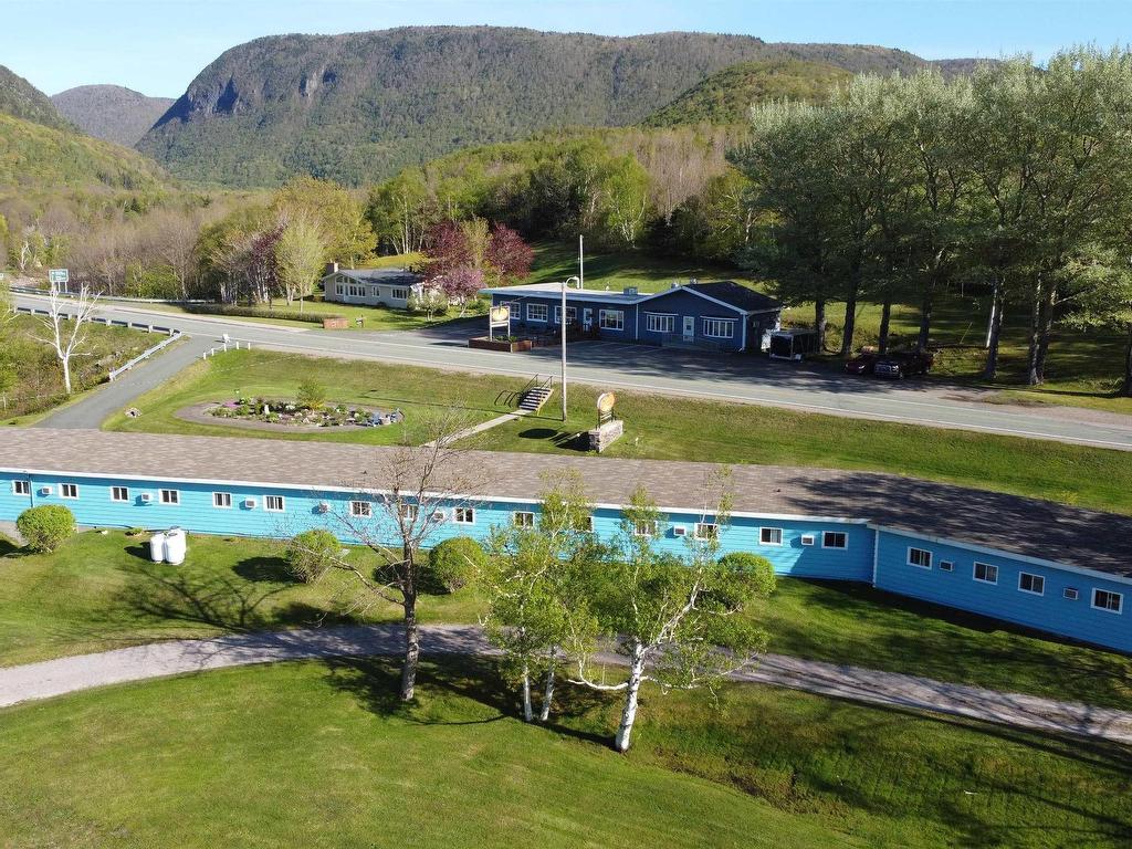 












16537 Cabot Trail Road

,
Chéticamp,




NS
B0E 1H0

